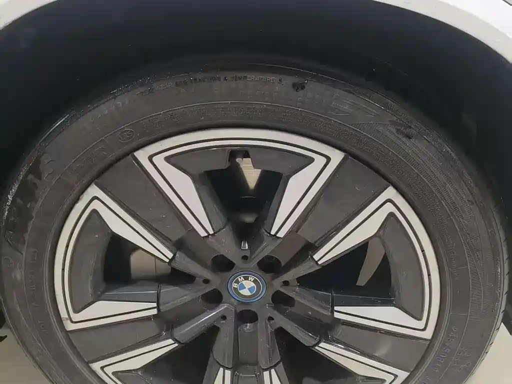 BMW iX3 2023 — фото 10