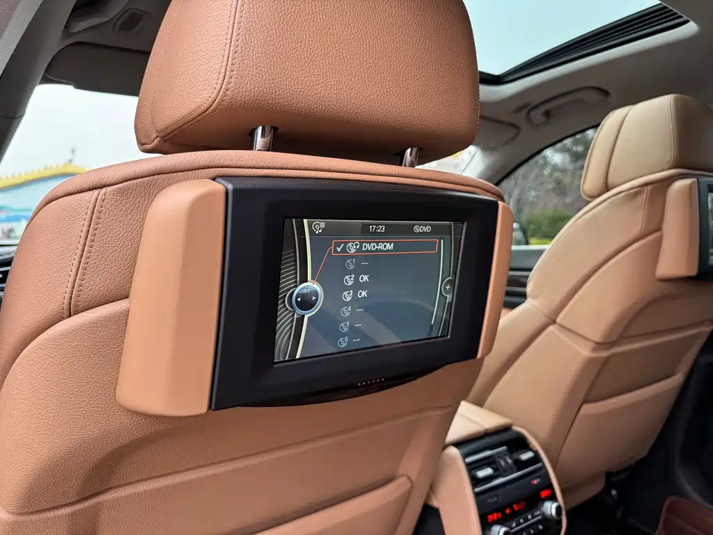 BMW 7 Series 2012 — фото 11