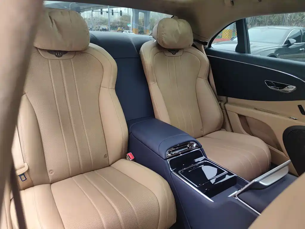 Bentley Flying Spur 2021 — фото 12