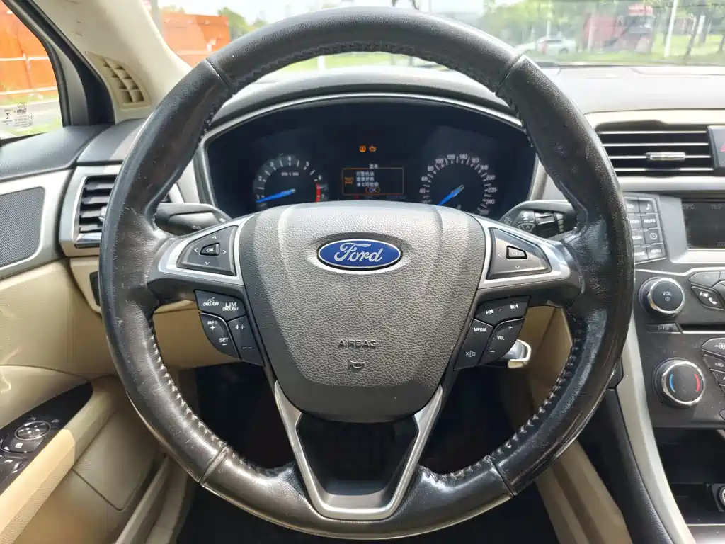 Ford Mondeo 2013 — фото 15