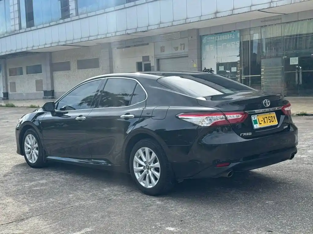 Toyota Camry 2019 — фото 9