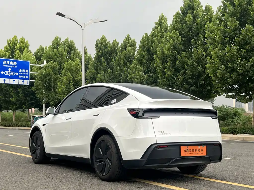 Tesla Model Y 2026 — фото 12