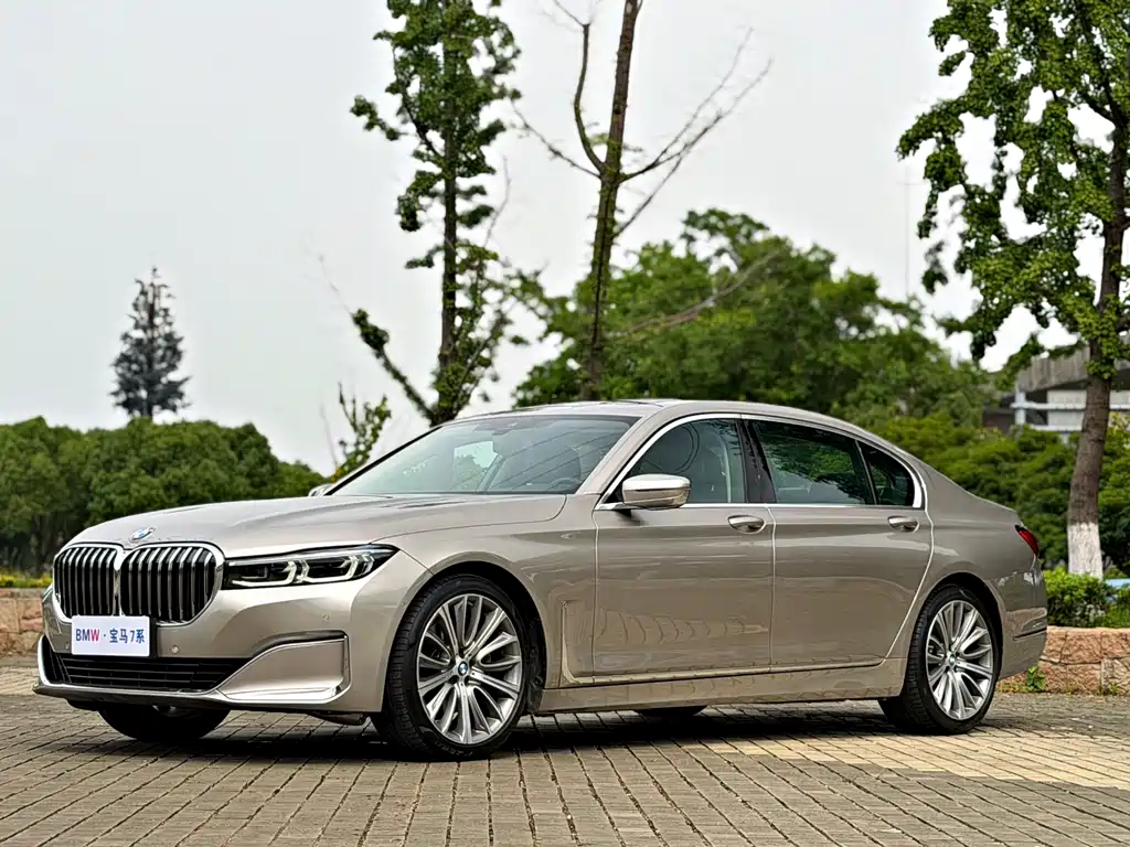 BMW 7 Series 2021 — фото 1