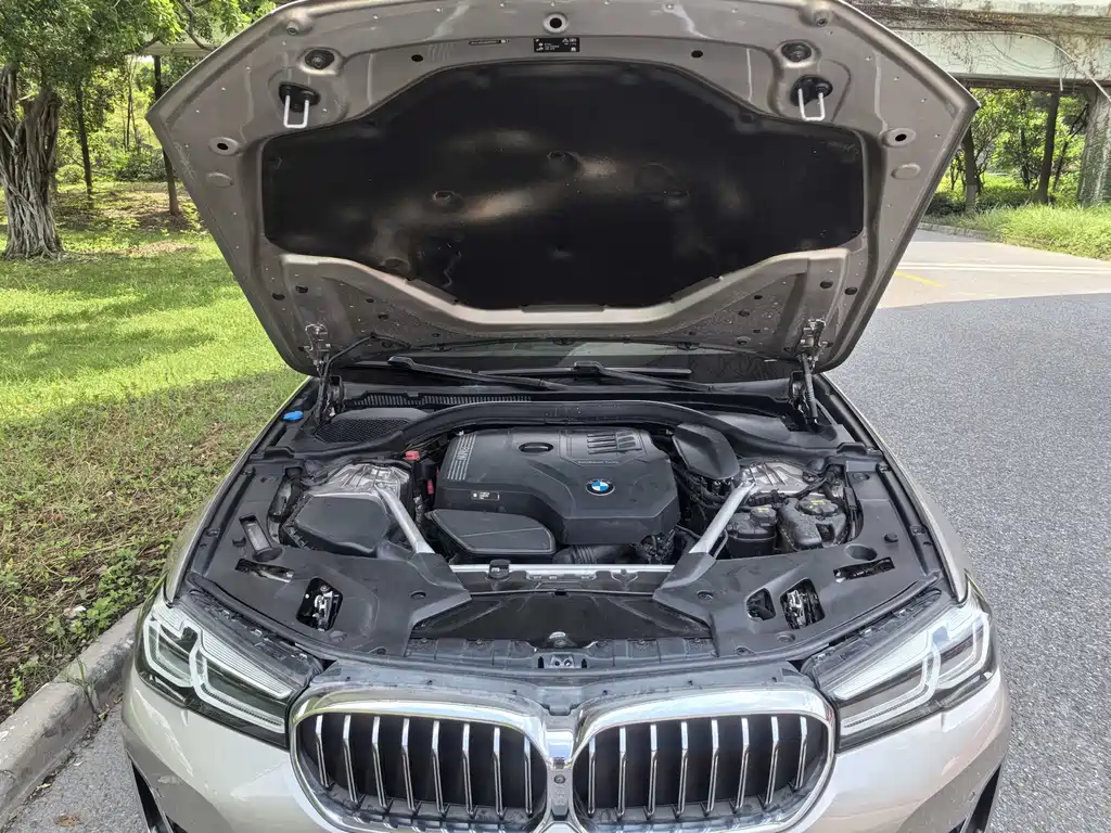 BMW 5 Series 2021 — фото 19