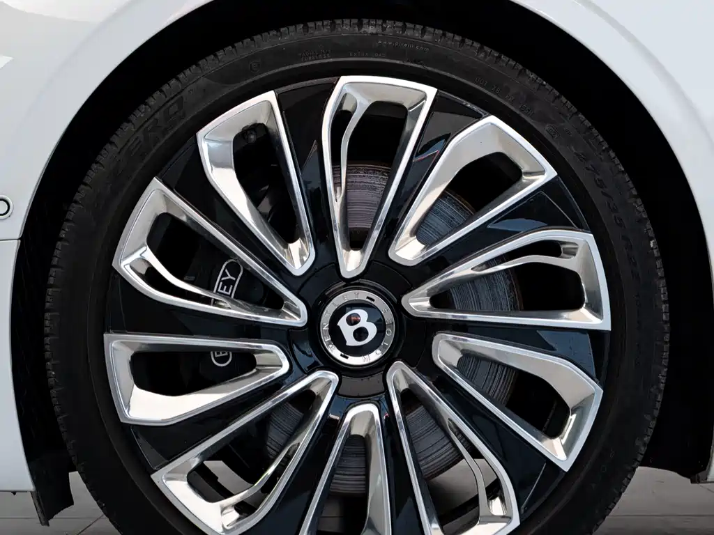 Bentley Continental 2021 — фото 16