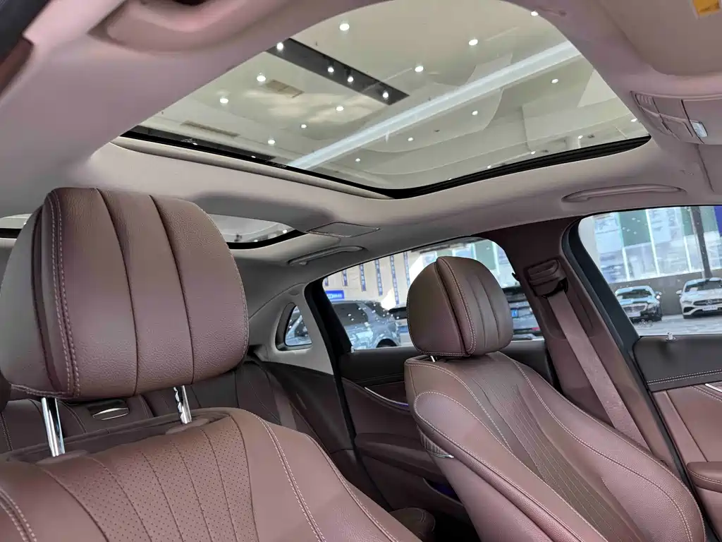 Mercedes-Benz E-Class 2023 — фото 15