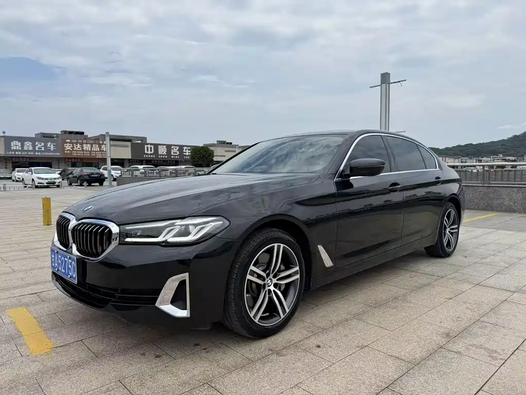 BMW 5 Series 2021 — фото 1