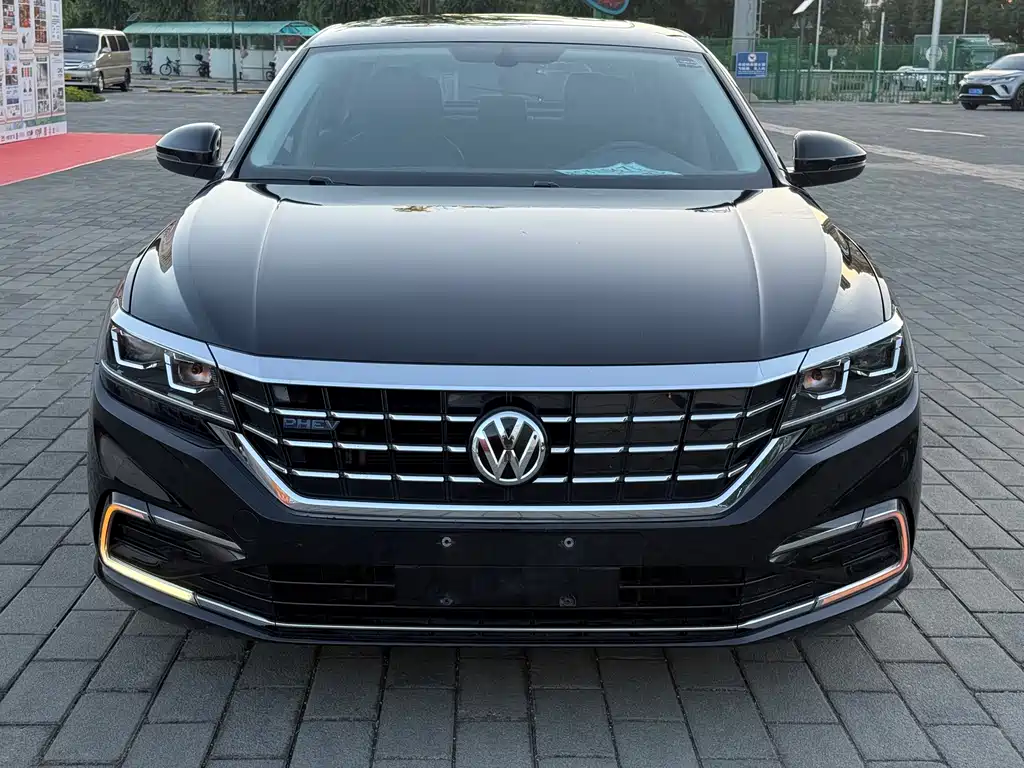 Volkswagen Passat Plug-In Hybrid 2020 — фото 2
