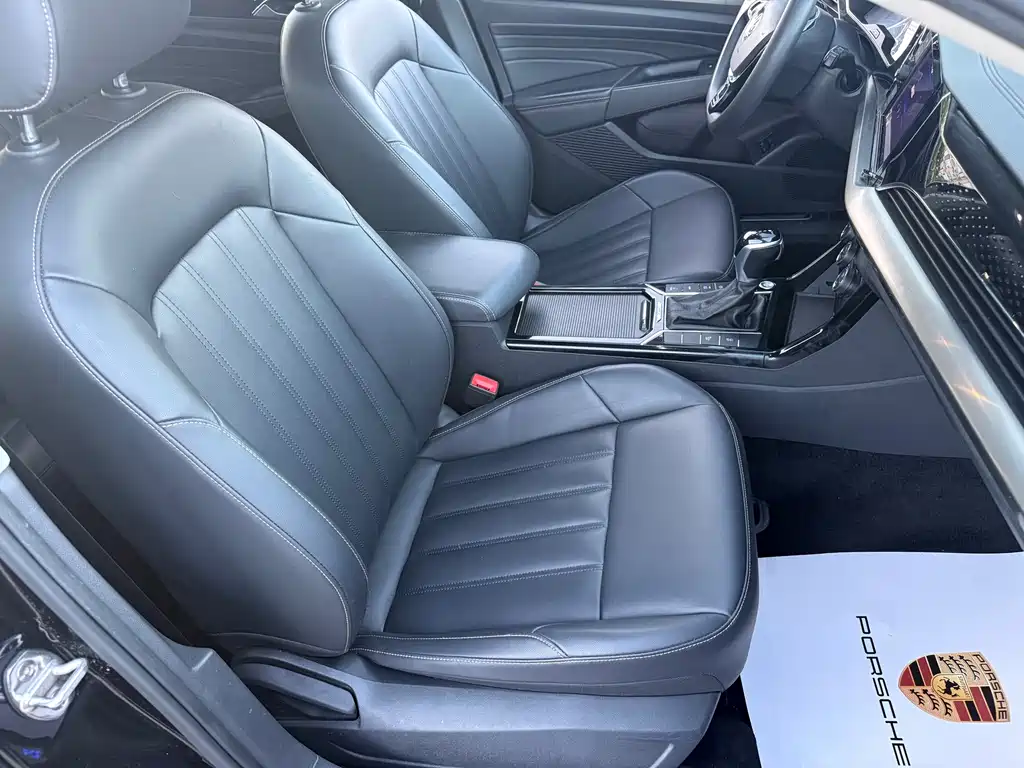 Volkswagen Passat Plug-In Hybrid 2020 — фото 12