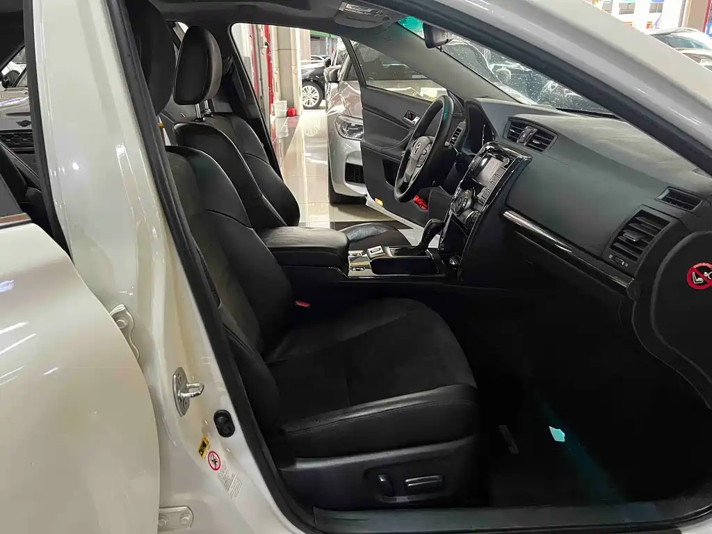 Toyota Reiz 2014