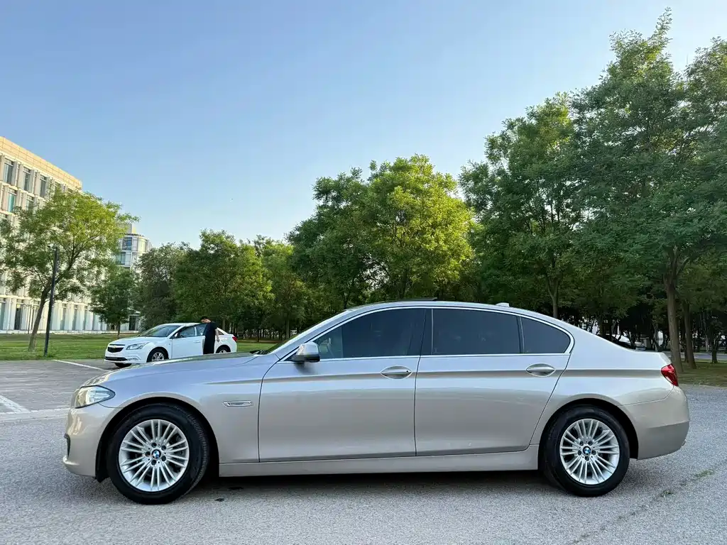 BMW 5 Series 2015 — фото 3