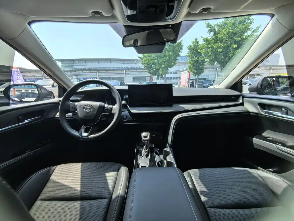 Toyota Camry 2025 — фото 12