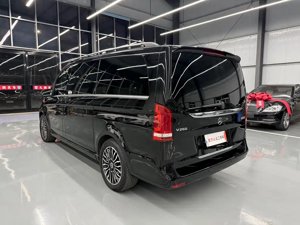 Mercedes-Benz V-Class 2020 — фото 20