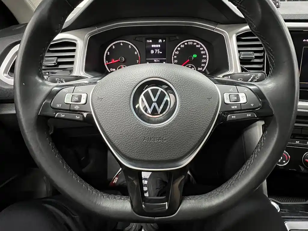 Volkswagen T-Roc 2023 — фото 14