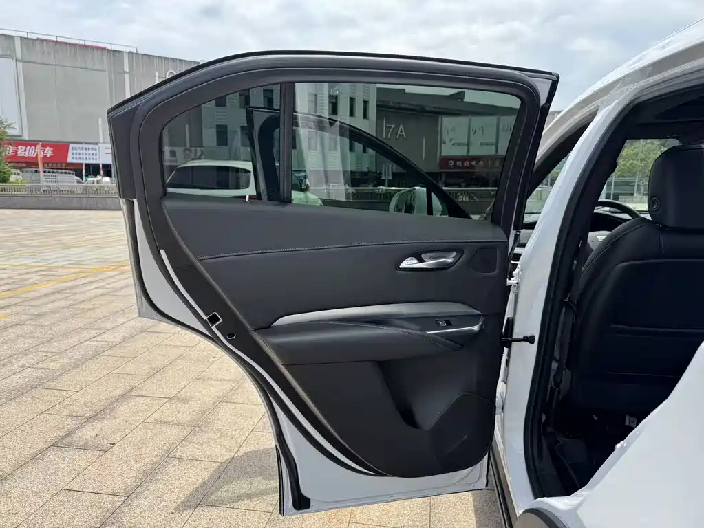 Cadillac XT4 2022 — фото 14