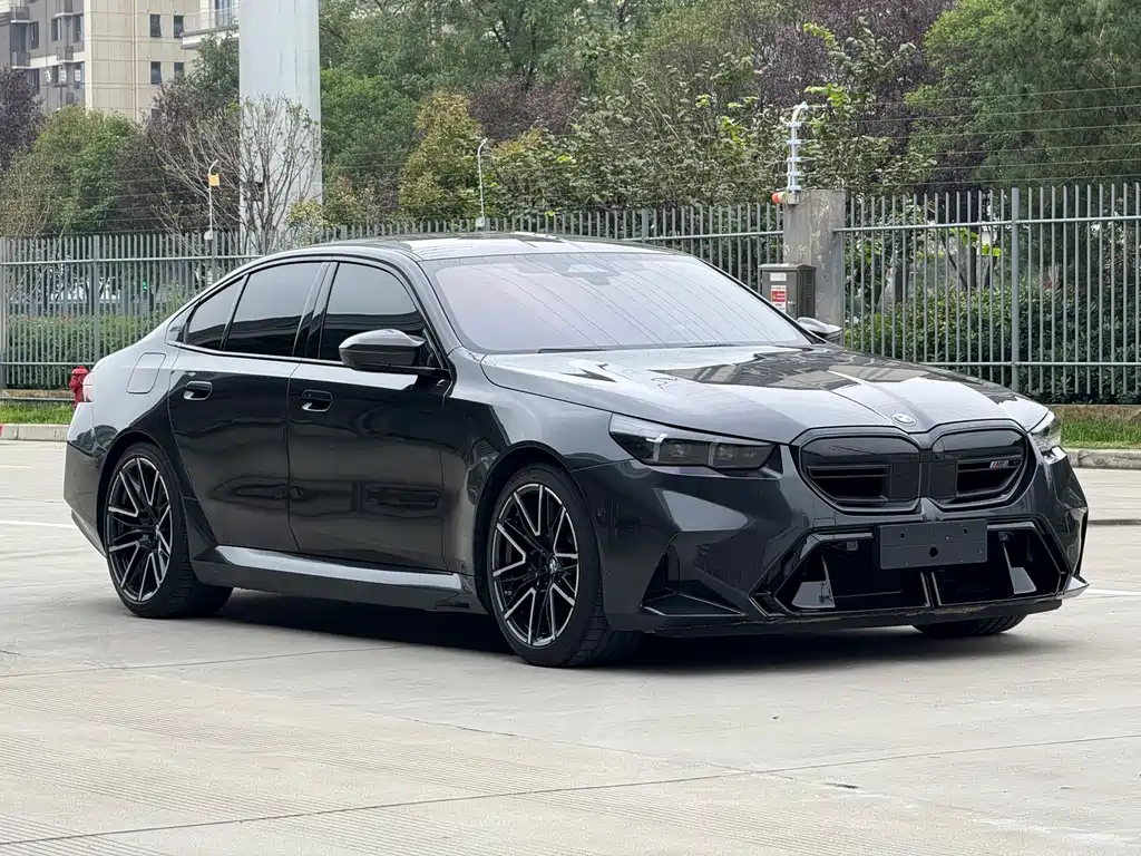 BMW M5 New Energy 2025 — фото 3