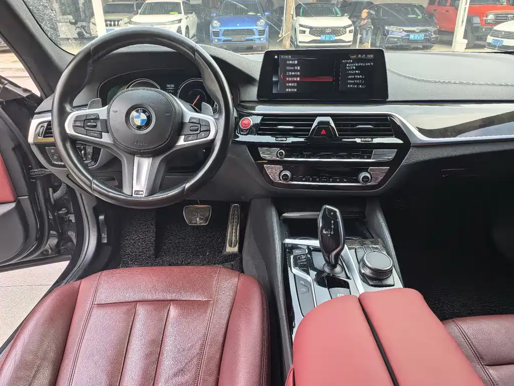 BMW 5 Series 2018 — фото 9