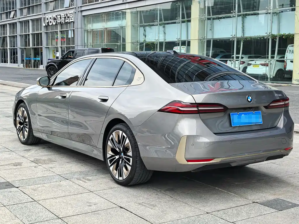 BMW 5 Series 2024