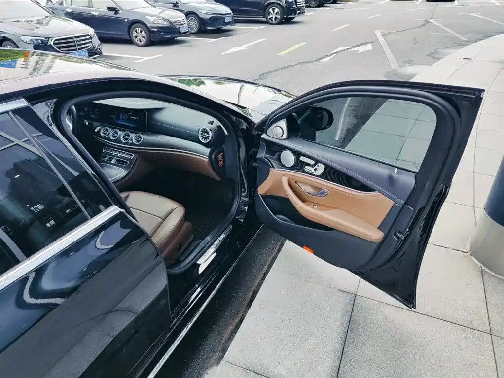 Mercedes-Benz E-Class 2019 — фото 22