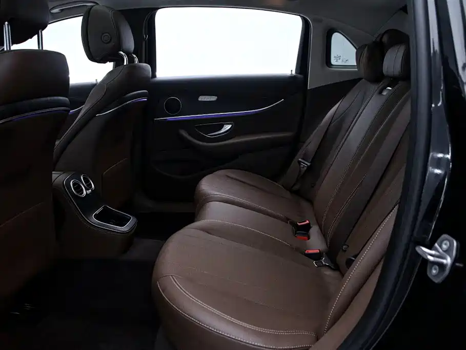 Mercedes-Benz E-Class 2022 — фото 14