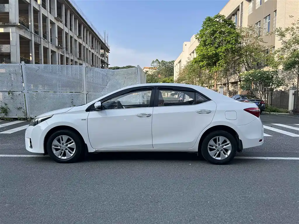 Toyota Corolla 2015 — фото 2