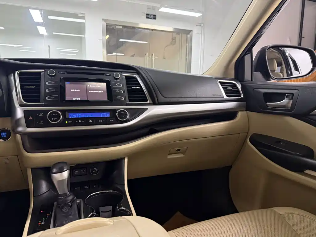 Toyota Highlander 2018 — фото 18