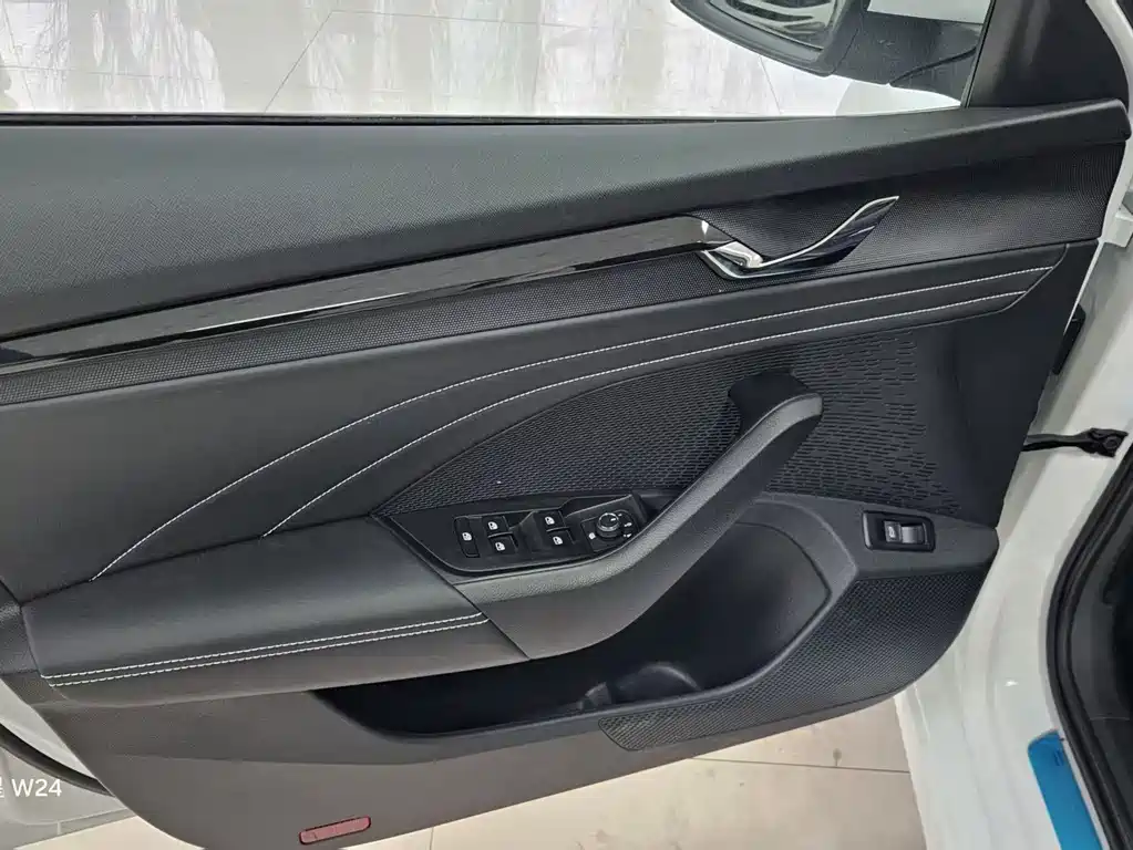 Skoda Octavia 2023 — фото 13