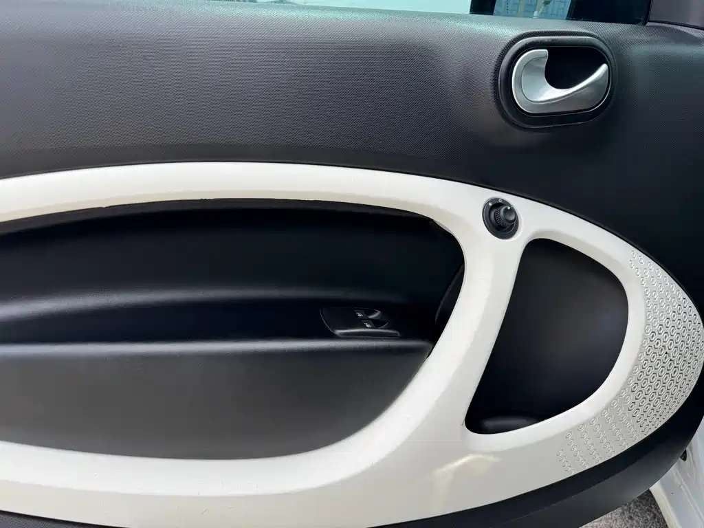 smart Fortwo 2017 — фото 11