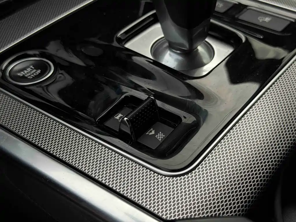 Jaguar XEL 2021 — фото 10