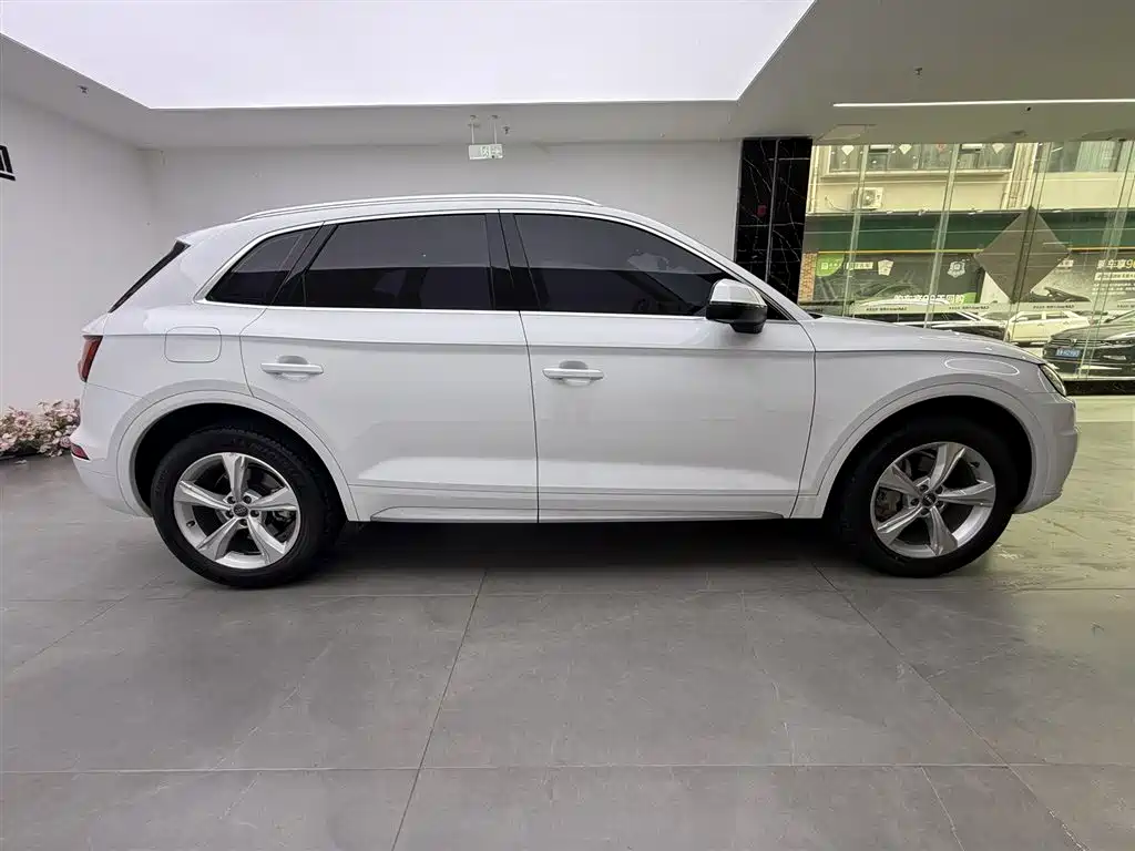 Audi Q5L 2020 — фото 4