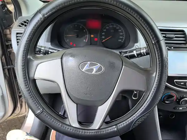 Hyundai Accent 2014