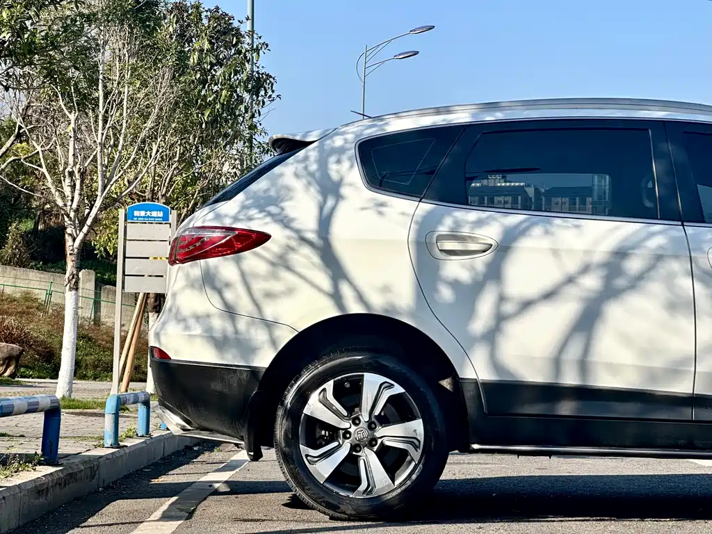 Luxgen Big 7 SUV 2017 — фото 5