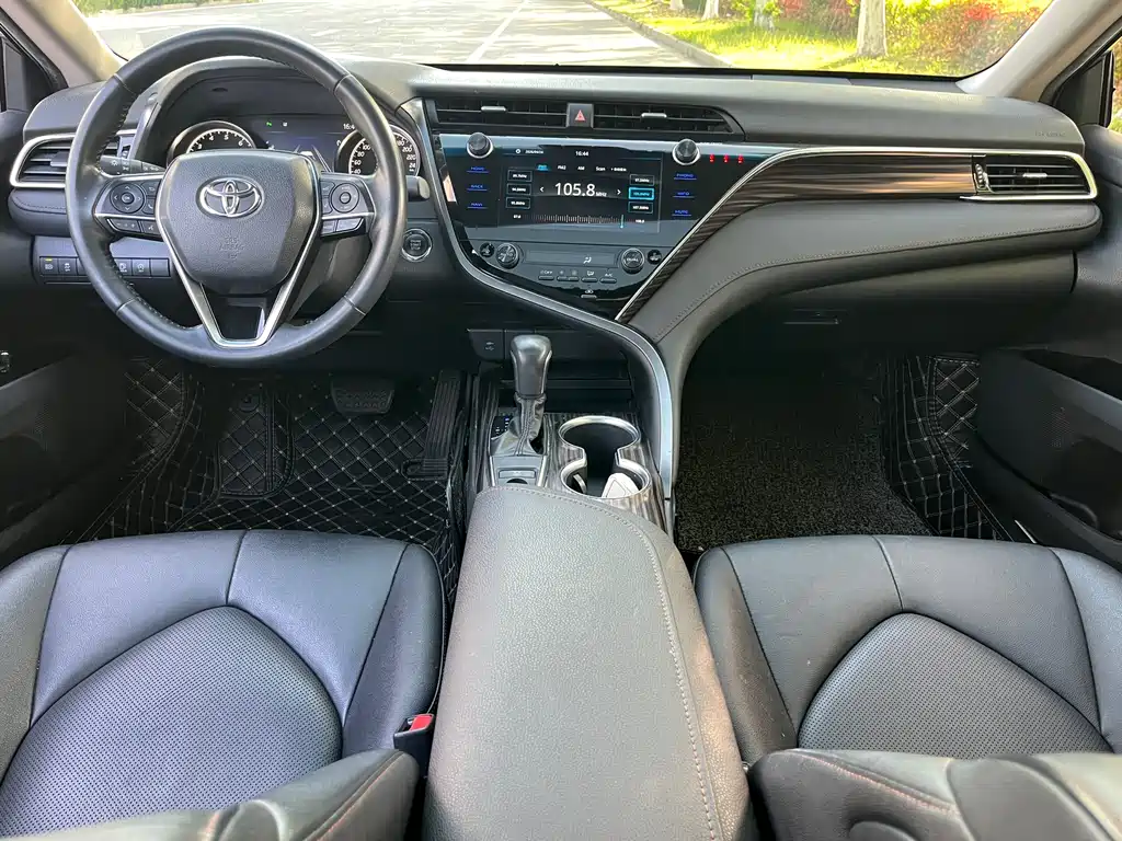 Toyota Camry 2020 — фото 12
