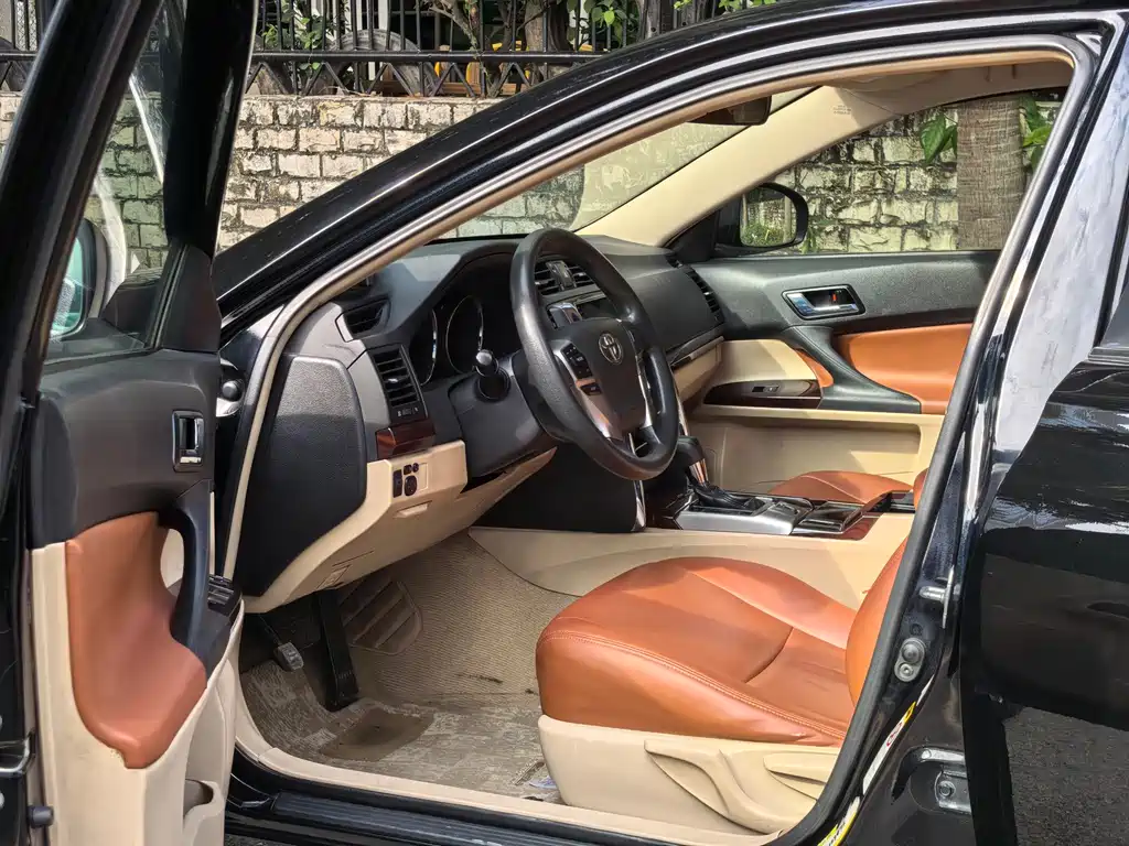 Toyota Reiz 2011 — фото 8