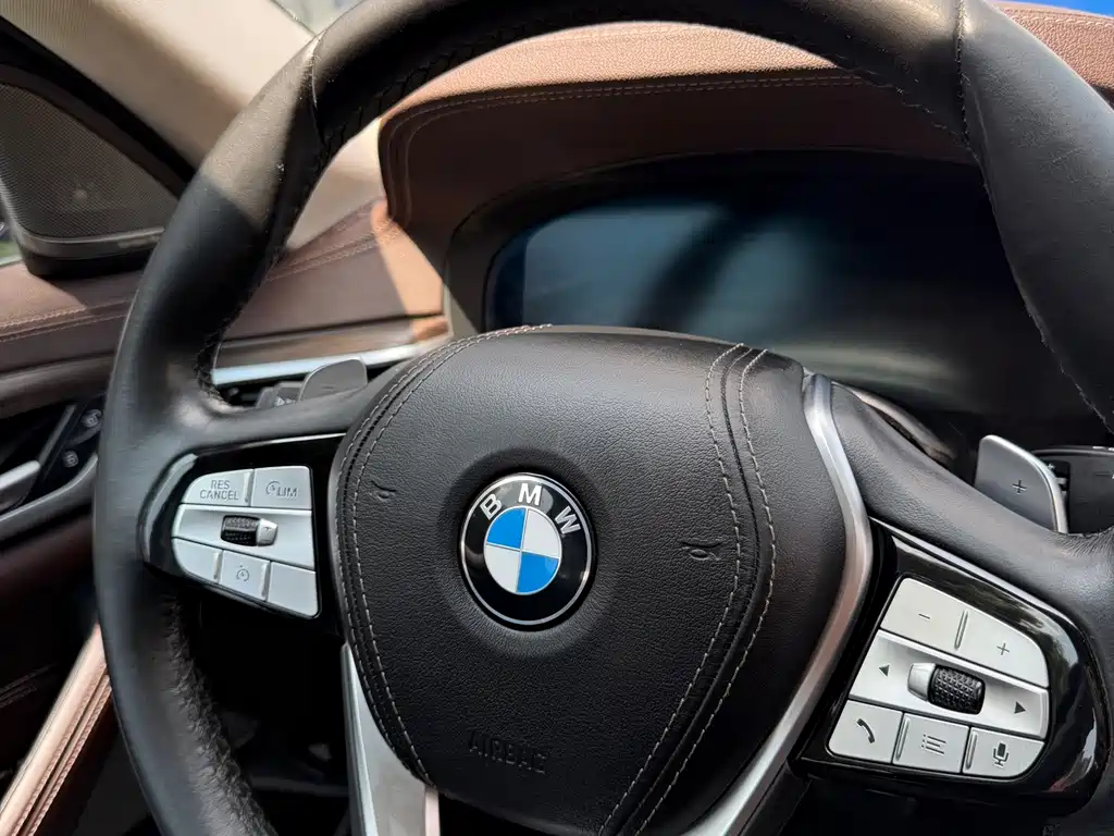 BMW 5 Series 2020 — фото 16