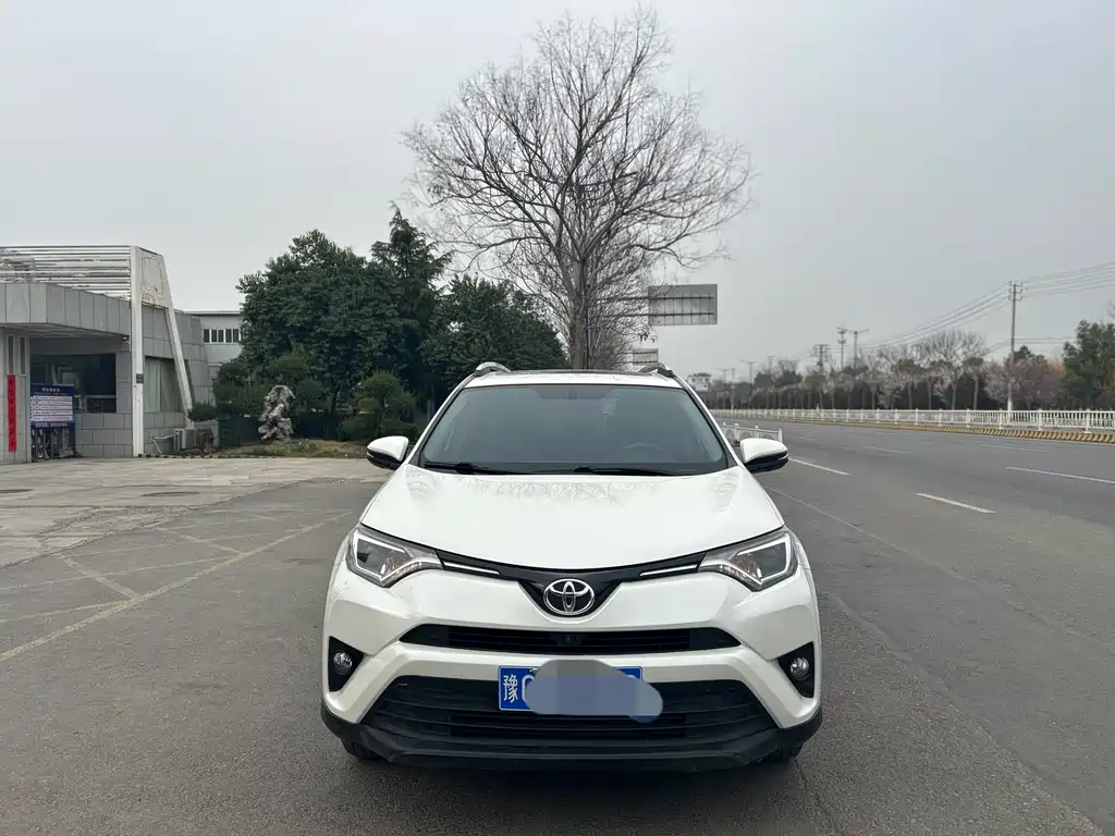 Toyota RAV4 2019 — фото 8