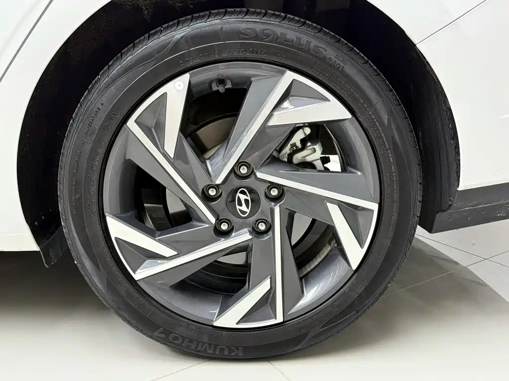 Hyundai Elantra 2025