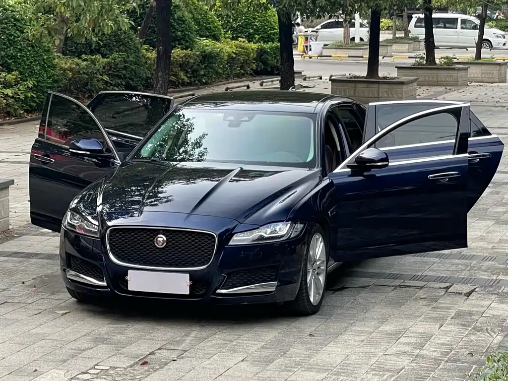 Jaguar XFL 2020 — фото 15