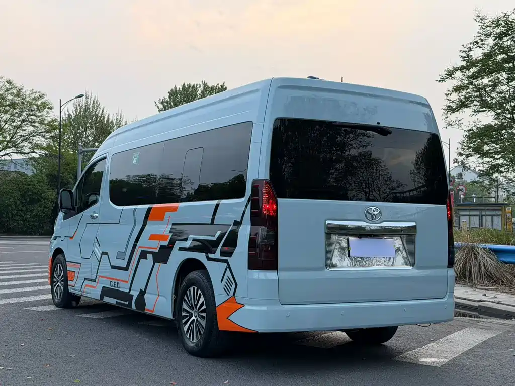 Toyota Hiace 2021 — фото 5