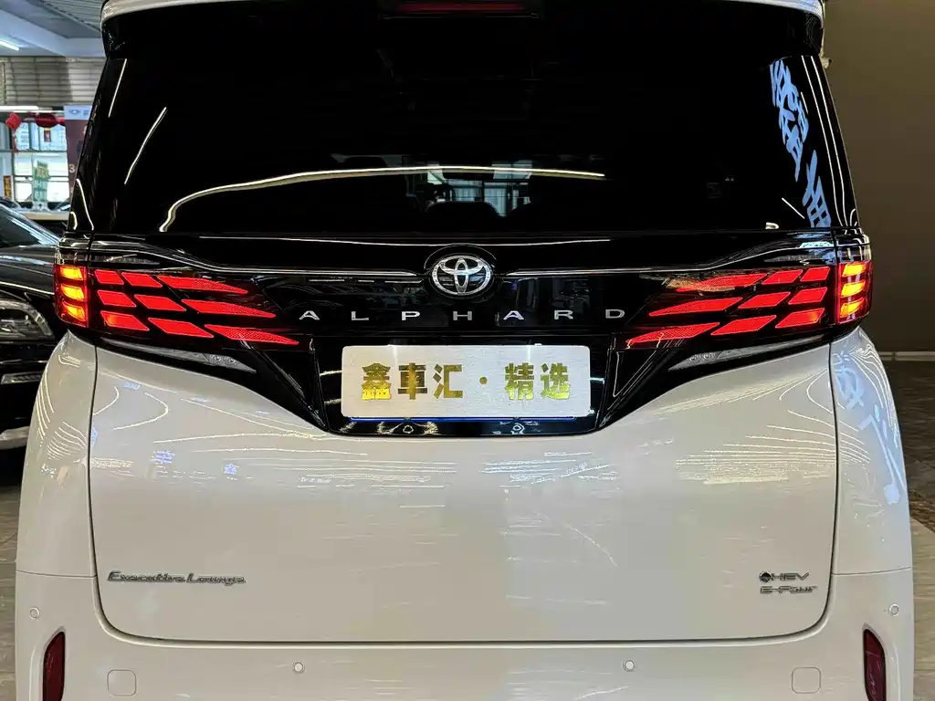 Toyota Alphard 2024 — фото 6