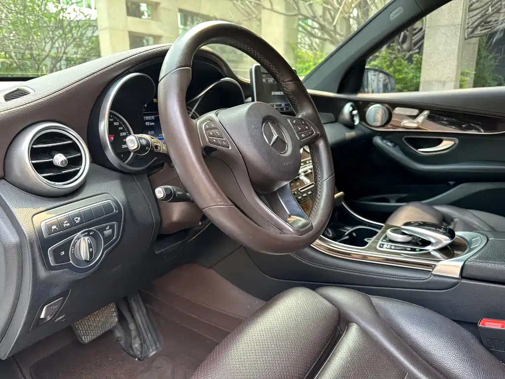 Mercedes-Benz GLC 2017 — фото 15