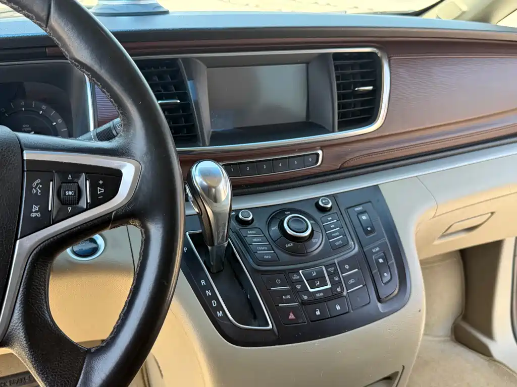 Buick GL8 2015 — фото 16