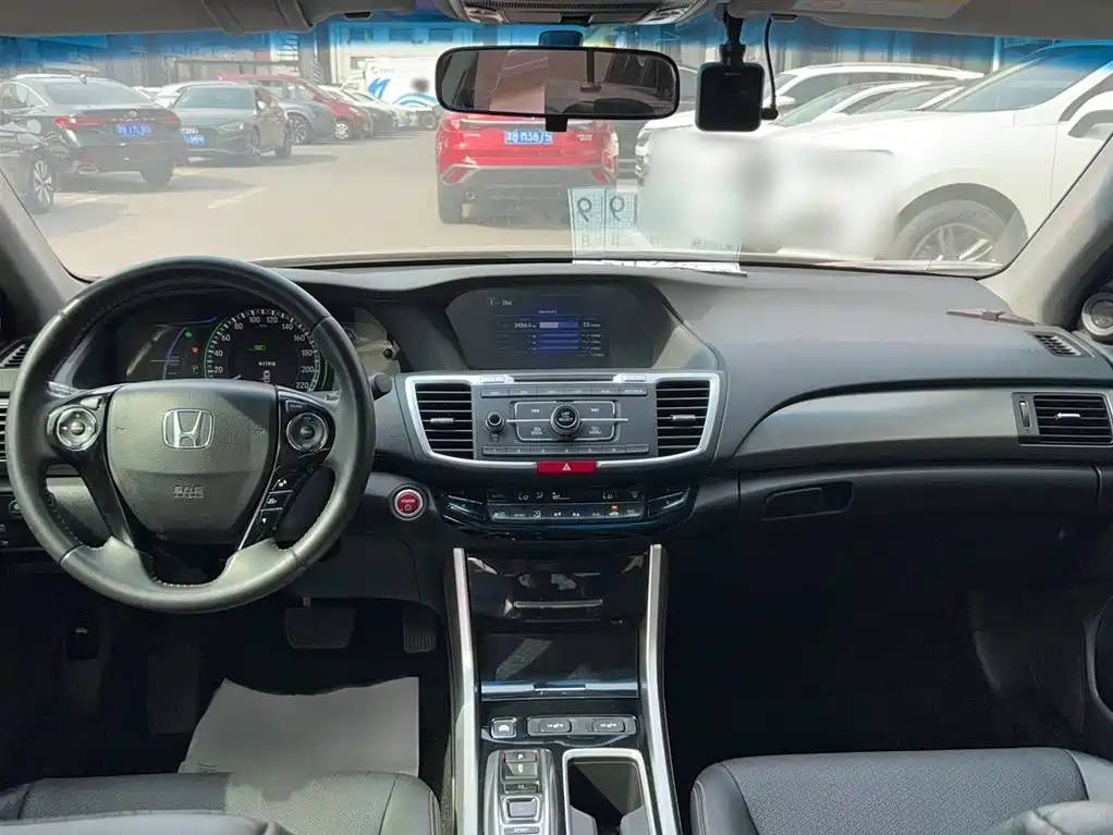 Honda Accord 2017 — фото 25