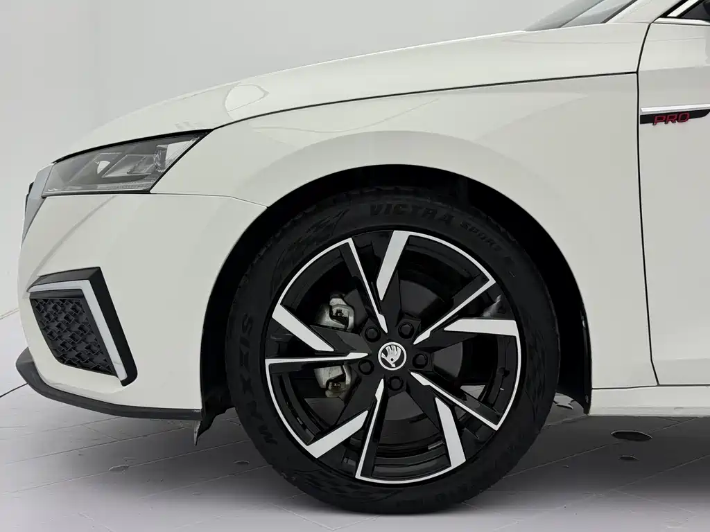 Skoda Octavia 2023 — фото 23