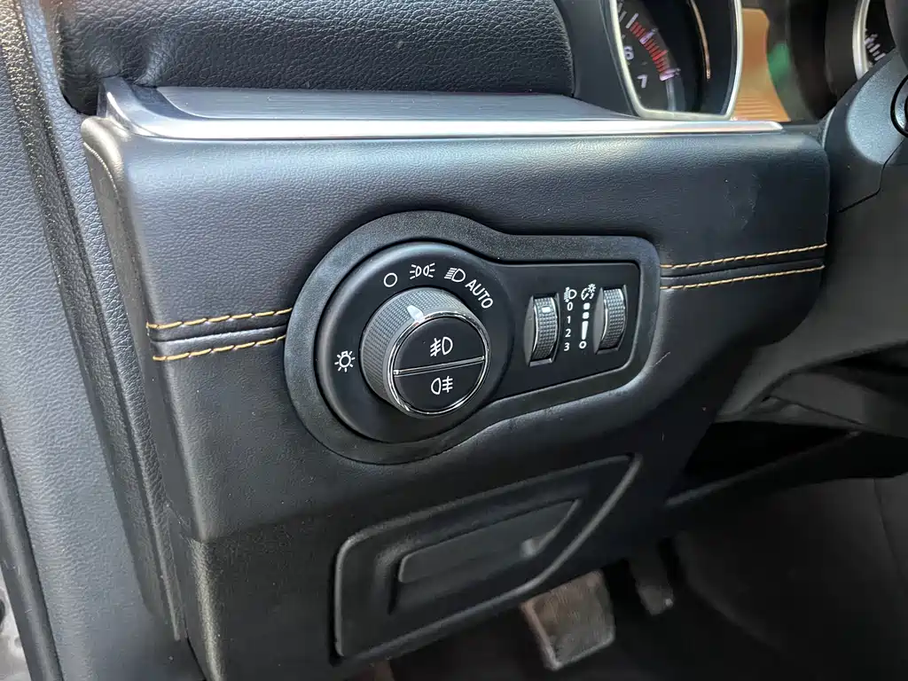 Jeep Grand Commander 2018 — фото 9