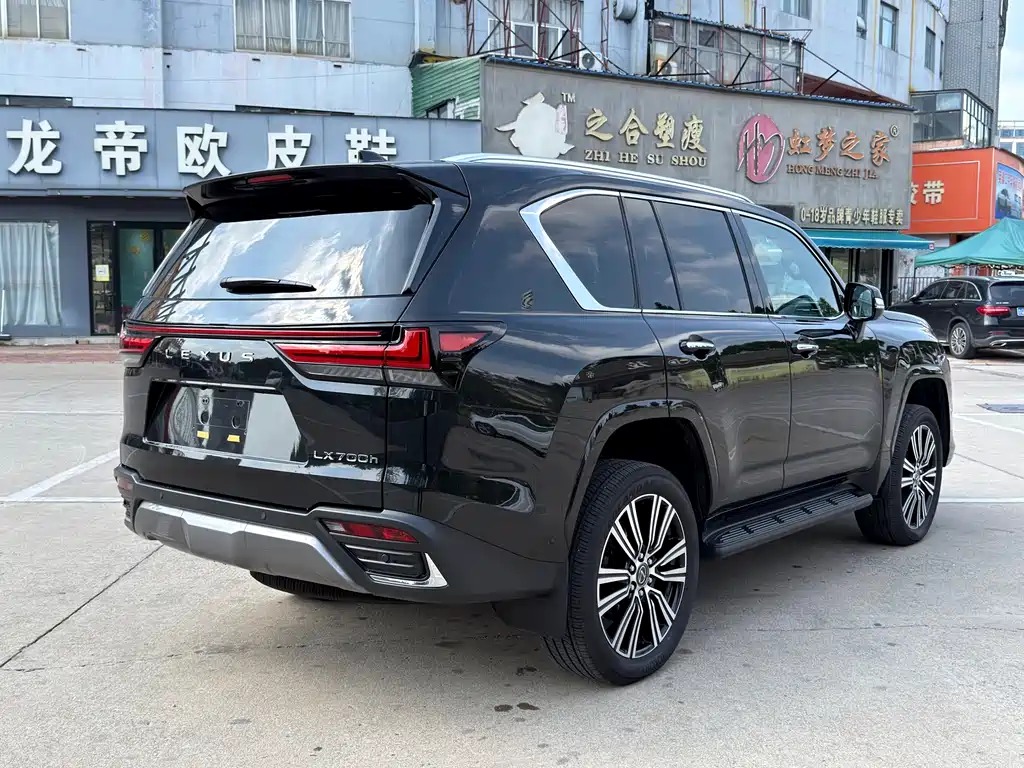 Lexus LX