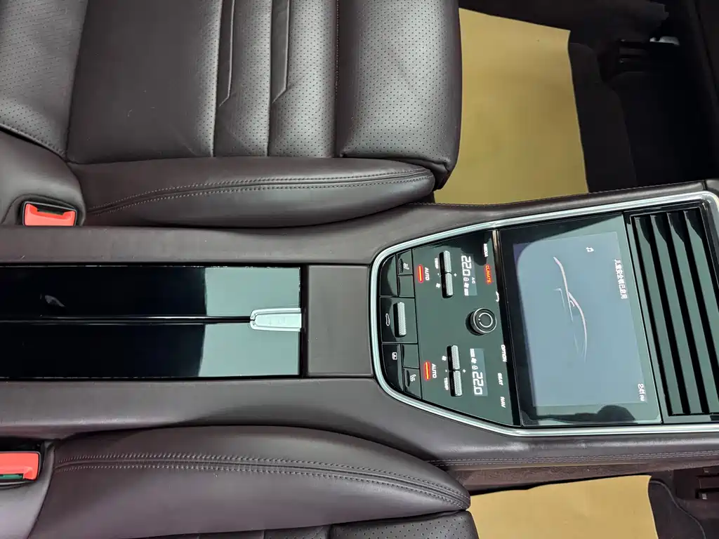 Porsche Panamera 2018 — фото 15
