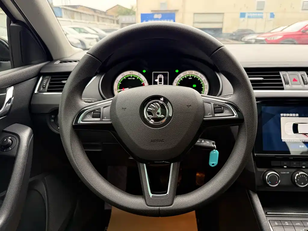 Skoda Octavia 2021 — фото 8