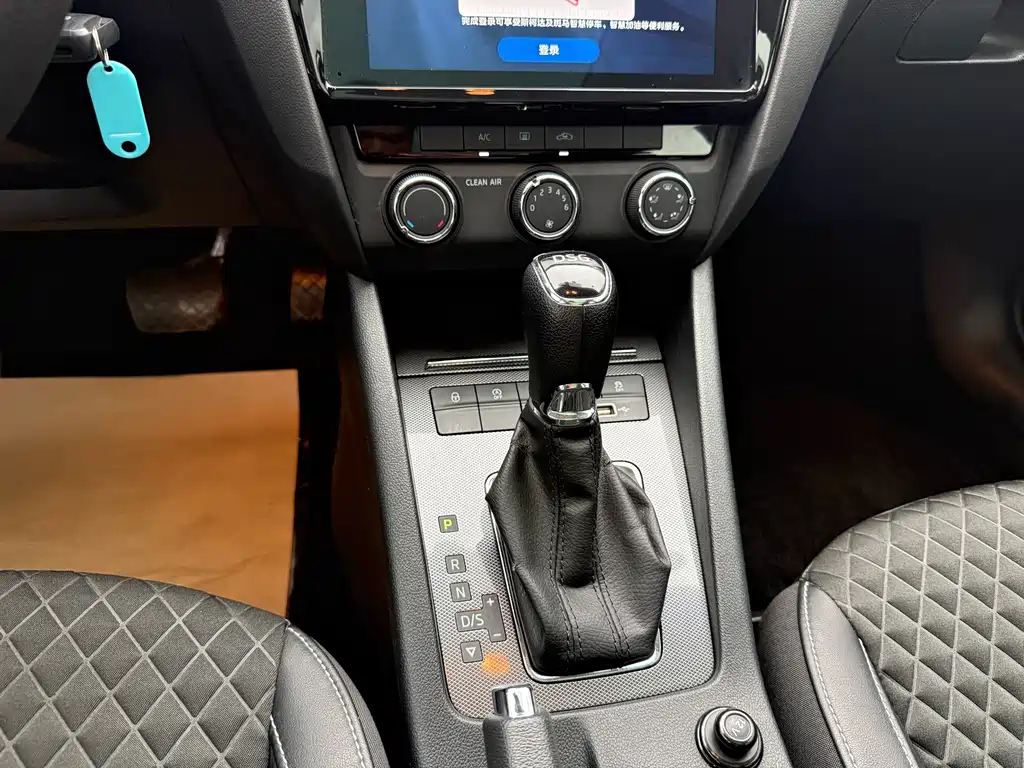 Skoda Octavia 2021 — фото 12