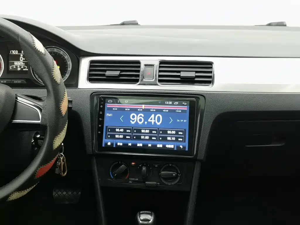 Skoda Rapid 2019 — фото 12